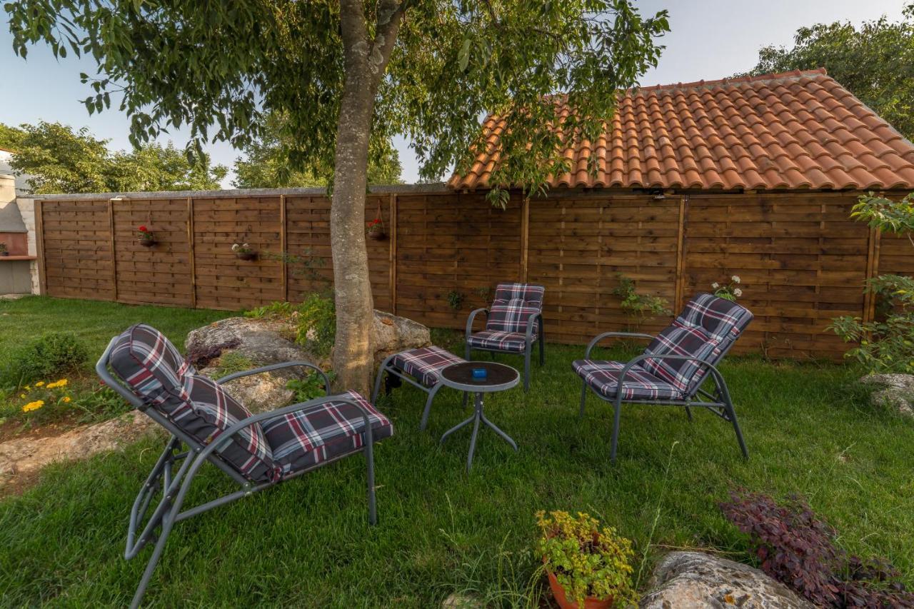 Kuca Za Odmor Joko I Jeka Villa Bogatić Buitenkant foto
